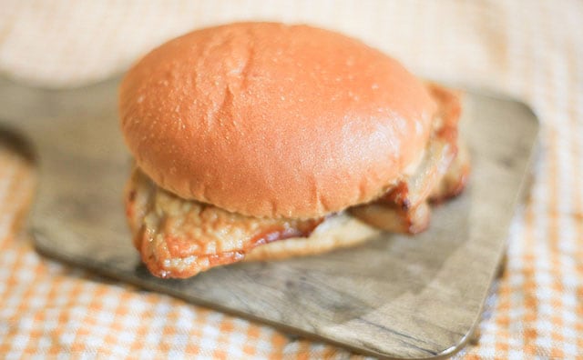 シンプルだけどジューシー!ローソンのハンバーガーがひとりランチにピッタリ!