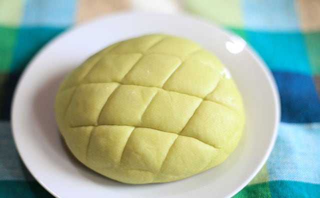 【ローソン】まさにメロン尽くし！メロン味のメロンパンに“メロメロ”