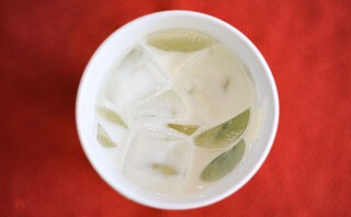 「めっちゃおいしい」と話題！ローソンの「アイスピスタチオラテ」もう飲んだ？