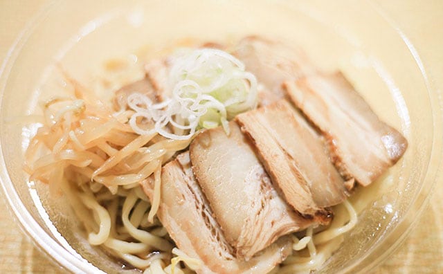 【ローソン】チャーシュー8枚!? 坂内食堂監修のラーメンが“肉盛”でうま!