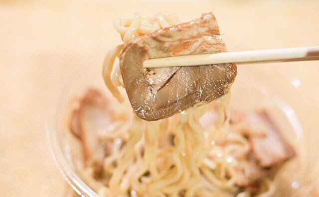 【ローソン】チャーシュー8枚!? 坂内食堂監修のラーメンが“肉盛”でうま!