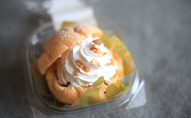 クリームに溺れる！ナチュラルローソンで見つけたシュークリームが美味でした