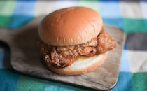 【鶏笑】ローソンのこれ、カレー風味がナイスです！しかもボリューミー！