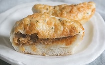 これがローソンの実力…！新作カレーパンがうますぎて買いだめしたい！