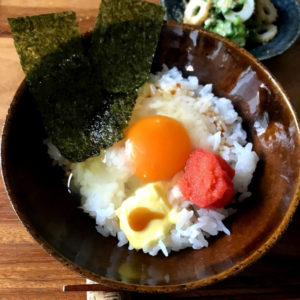 たらこバター卵かけご飯の朝ごはんと、雨の匂いのはなし