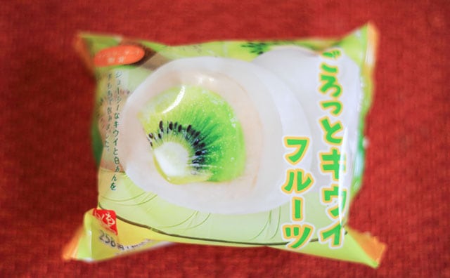 「おいしすぎる！」「ボリューミー」ファミマの大福には“あれ”が入ってます！