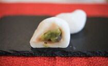 「おいしすぎる！」「ボリューミー」ファミマの大福には“あれ”が入ってます！