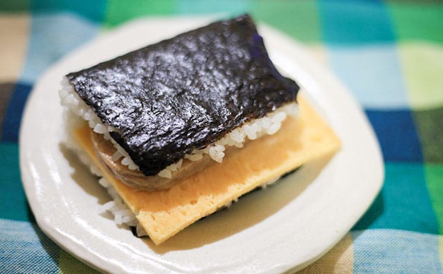 「買っちゃった」「最高にうまい」ファミマのおむすびが話題！！