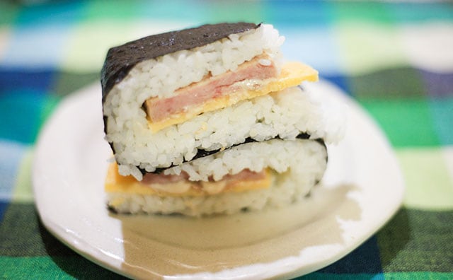 「買っちゃった」「最高にうまい」ファミマのおむすびが話題！！