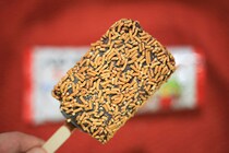 アイスなのに甘じょっぱい！組み合わせは謎だけど激ウマなアイスが登場！