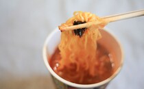 「クオリティ高い」ファミマ限定カップ麺はピリッと旨辛【8/3発売】