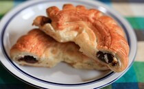 118円でこのデカさ！ファミマのチョコデニッシュを食べてみた