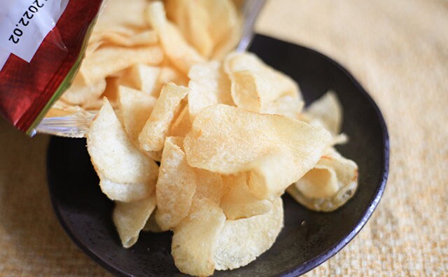 「おつまみに最高」「絶対リピる」ファミマ限定の堅あげポテトが話題!!