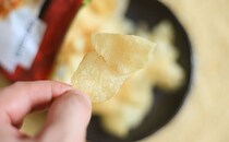 「おつまみに最高」「絶対リピる」ファミマ限定の堅あげポテトが話題！！