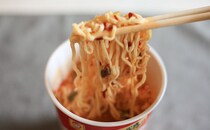 【ファミマ限定】食べログ百名店4年連続受賞の味をカップ麺で再現！