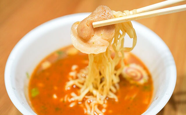 「再現度が高い」「超うまい」セブンの銘店カップ麺が復活！