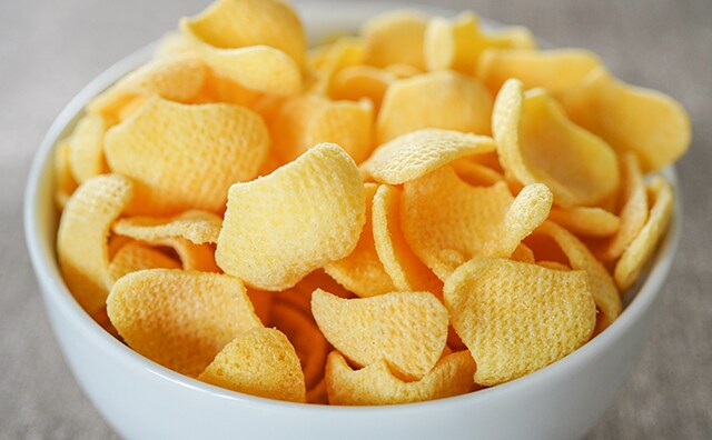 「もうこの季節か」「毎年食べすぎてる」カルビーの季節限定スナック菓子が登場