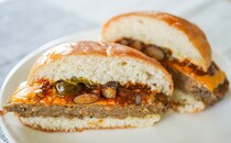 「モスバーガーに似てる」「これはアリ」セブン新作バーガーがウマい！