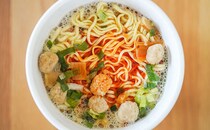 神奈川の名店監修！店では絶対に食べられない味をカップ麺で発売！