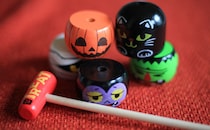 カルディのハロウィーン！飾って、遊べる「だるま落とし」がかわいすぎ！！