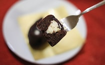 「おいしい」と話題！ローソンの「生ガトーショコラ」が濃厚でうまい！