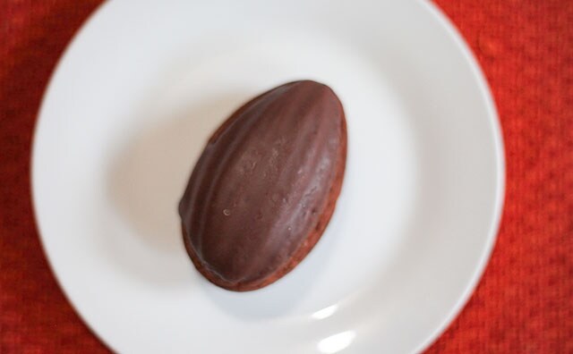 形がかわいい!!ファミマの「カカオケーキ」は見た目も味も100点満点!