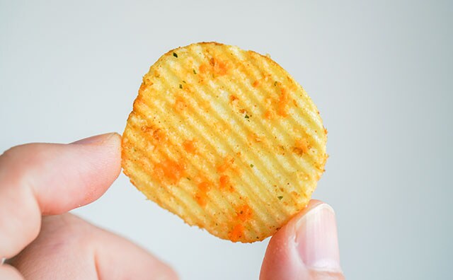 「クセになる」「攻めすぎ」一度食べたら止まらないおすすめポテチまとめ