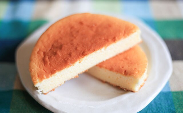 「ペロリといける」「甘さ控えめ」ファミマの150円スイーツを食べてみた