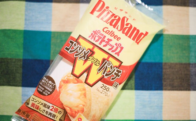 人気スナック菓子がファミマのピザサンドになっちゃった！
