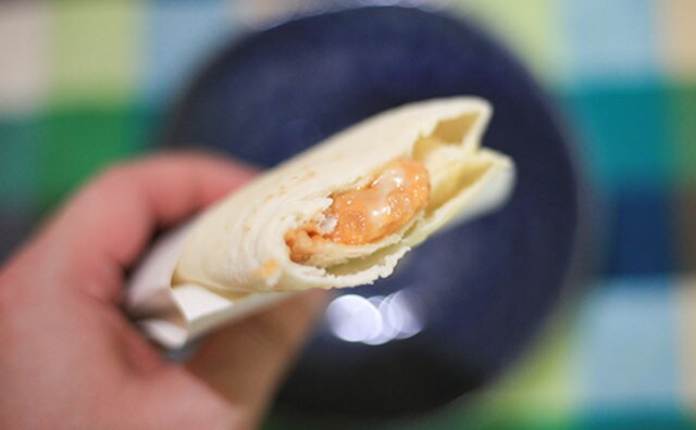 人気スナック菓子がファミマのピザサンドになっちゃった！