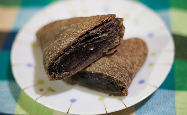 「めちゃくちゃおいしい」「チョコがとろける」三角チョコパイはマックだけじゃない！！