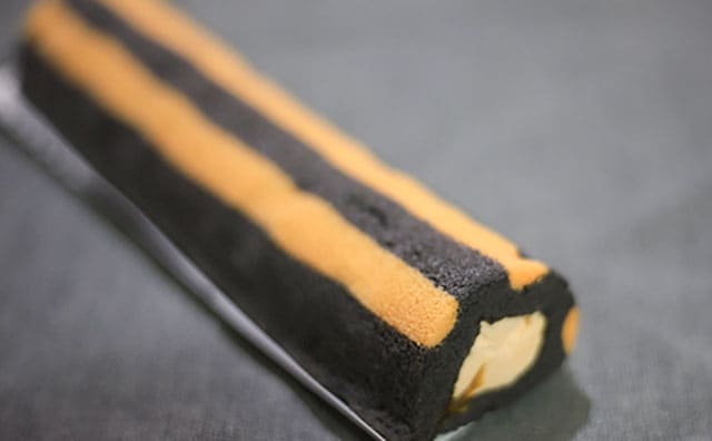 かぼちゃが濃厚!ファミマ限定「ロールちゃん」がド派手でうまい!!