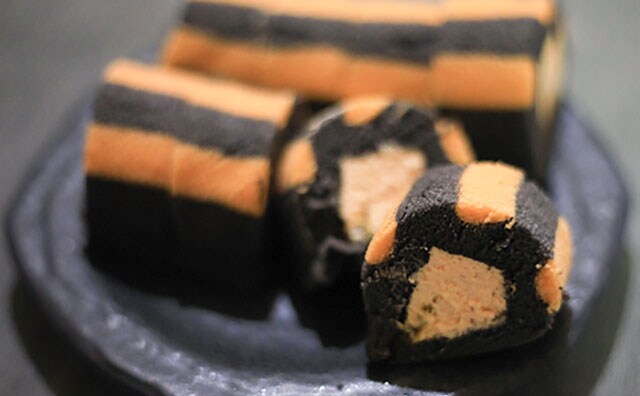 かぼちゃが濃厚!ファミマ限定「ロールちゃん」がド派手でうまい!!