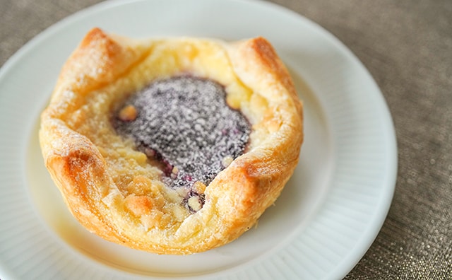 セブン新作菓子パンはジャムとクリームがたっぷりの激甘系!