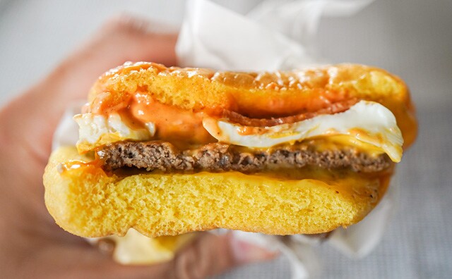 マック新作バーガーはチーズが強烈すぎる!!