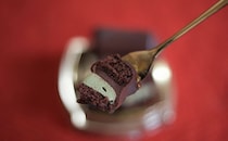 ピスタチオ×濃厚チョコ　ファミマの320円スイーツでリッチな気分に！！