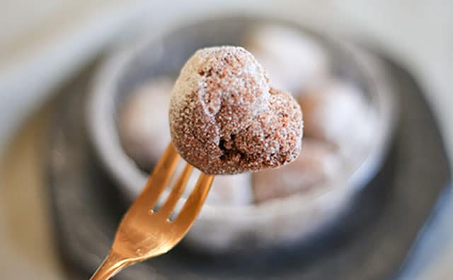 世界の布袋も公認!? ローソンストア100のドーナツは108円で7個入り！