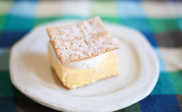 食べにくい…けど超うまい！ビジュ爆発のローソンスイーツが話題！！