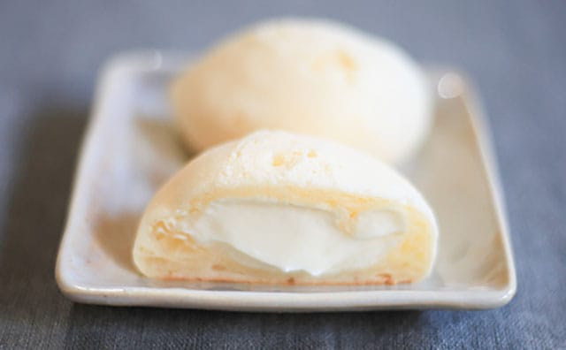 「すぐなくなる」「おいしすぎ」ローソンの100円スイーツはクリームが超たっぷり！