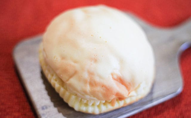 クリームが濃い！！関東限定のローソン新作パンが地味だけど激うまだった