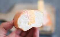 「優勝」「めっちゃうまい！」“あれ”がはみ出るインパクト大のローソン新商品