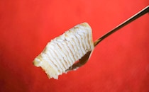 「甘さ控えめ」「衝動買いした」ローソンの限定スイーツを食べてみた