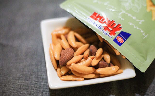 トリュフにハーブ!!ちょっと贅沢な「柿の種」を食べてみた