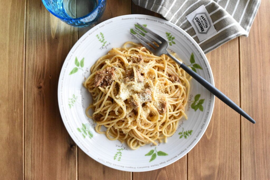 お酒にも合う！スパイシーな「さば缶パスタ」