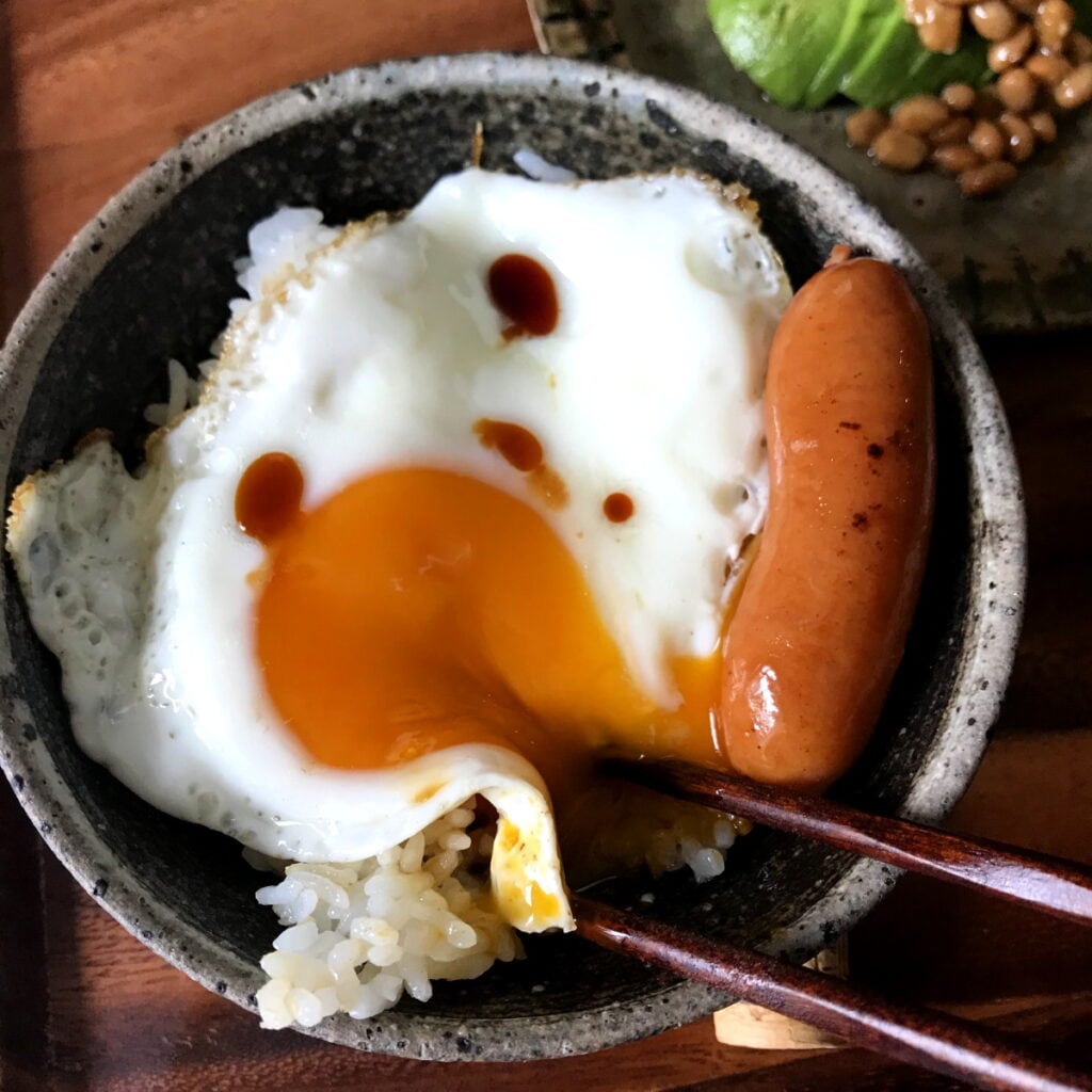 ゆるゆる目玉焼き丼、豚汁、アボカド納豆で朝ごはん/山本ゆり