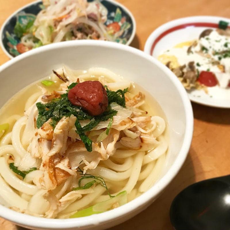 簡単に味が決まる！「白だし×うどん」はランチにおすすめです♪