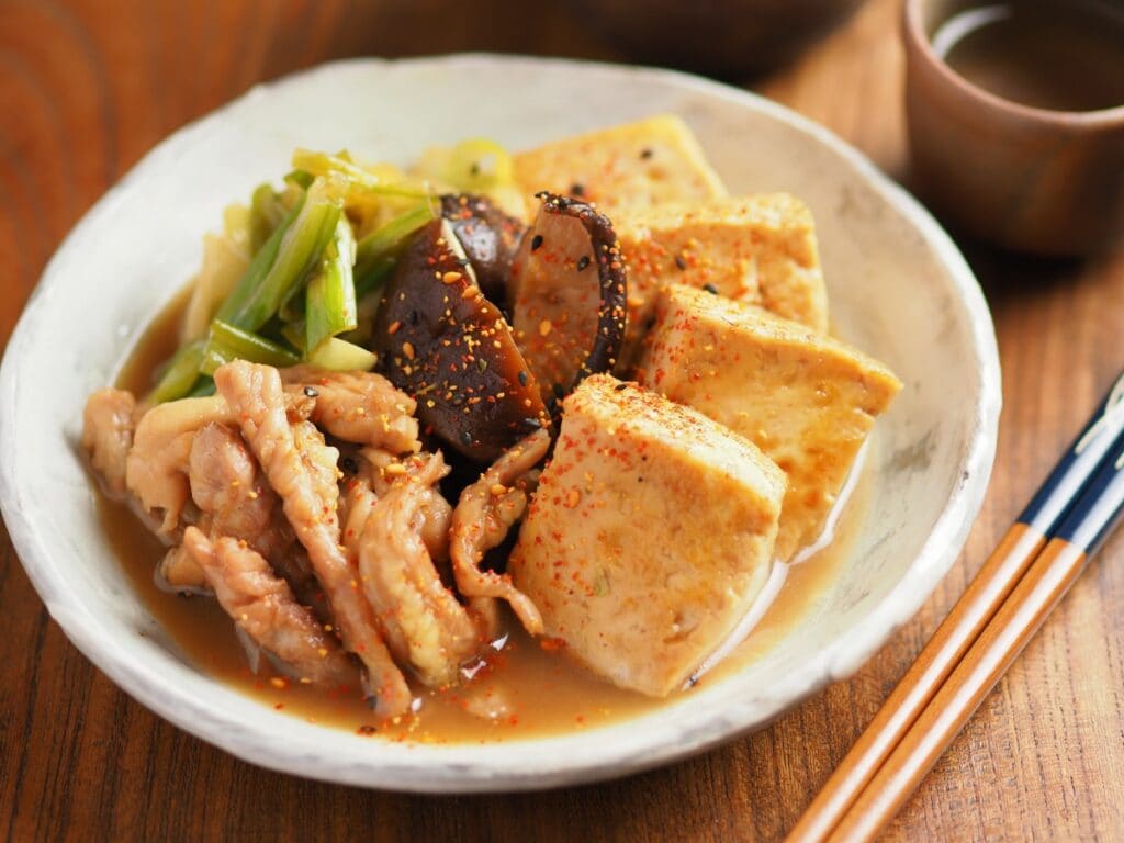 ぷりぷりとした食感がおいしい！「せせりの鶏肉豆腐」