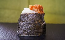 「衝撃的なウマさ」このセブンおにぎり、やみつきになる！