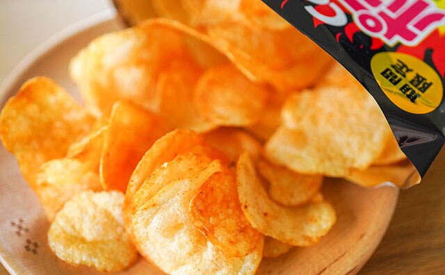 やみつき注意!コンソメポテトチップスが期間限定で激ウマに!