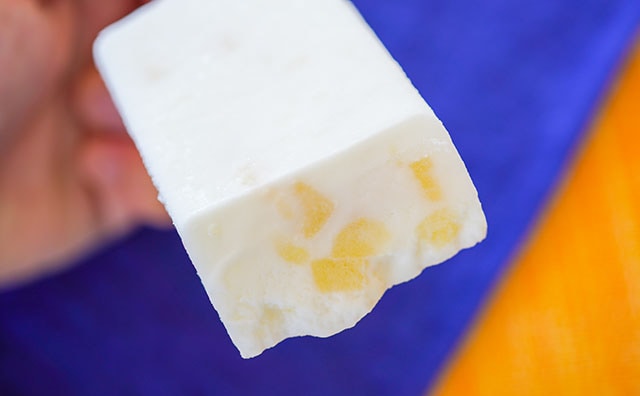 「まとめ買いした」「普通のよりおいしい」国民的アイスに記念商品登場